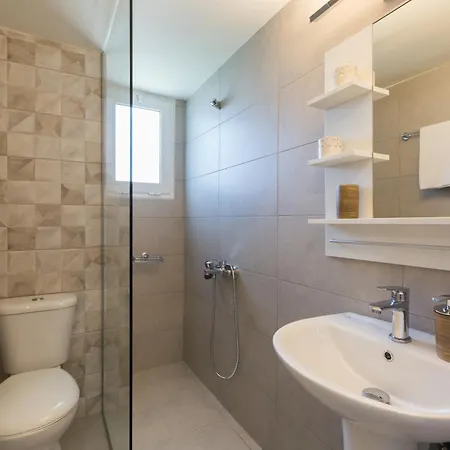 Anemi Blue Apt, Suitable Up To 4, Near The Beach! *